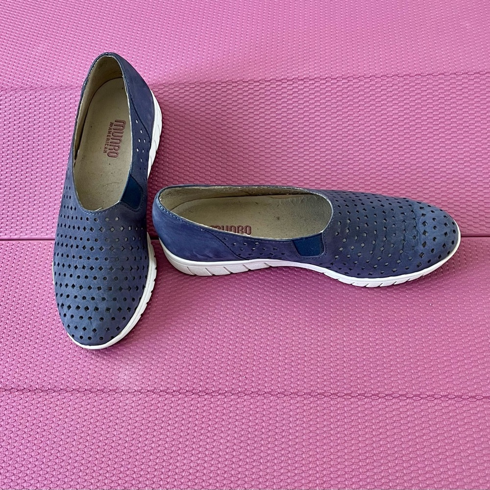 Munro sz 6 comfort slip-ons